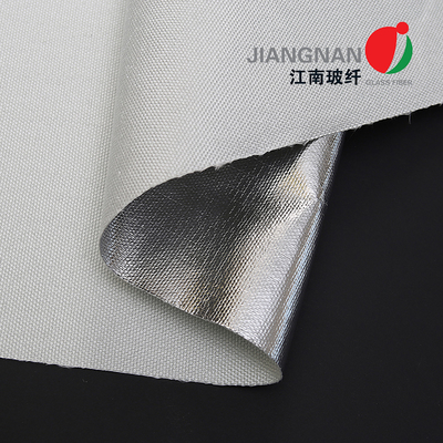 Warmtevertragende aluminiumversterkte gordijnen of schermen van glasvezel, bekleed met aluminiumfolie of -film